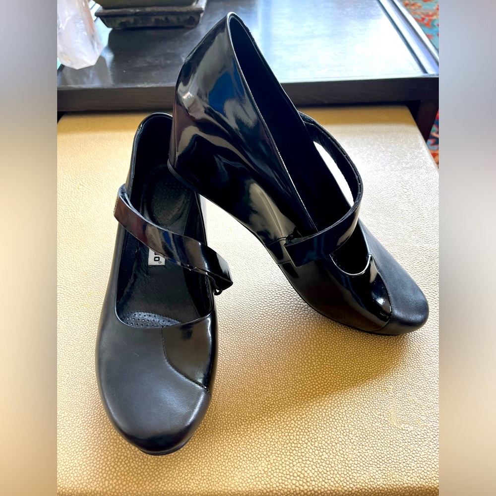 Tsubo Light Platform Shoes, Black leather/ patent, Size 9.5